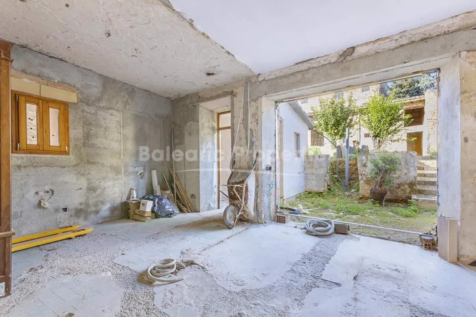 Partially reformed house with the option of a pool, for sale in Alaró, Mallorca