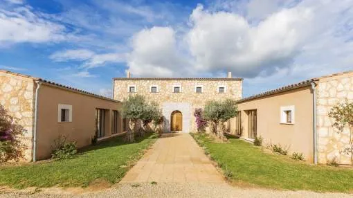 Amazing new country house for sale just outside the town of Santanyí, Mallorca
