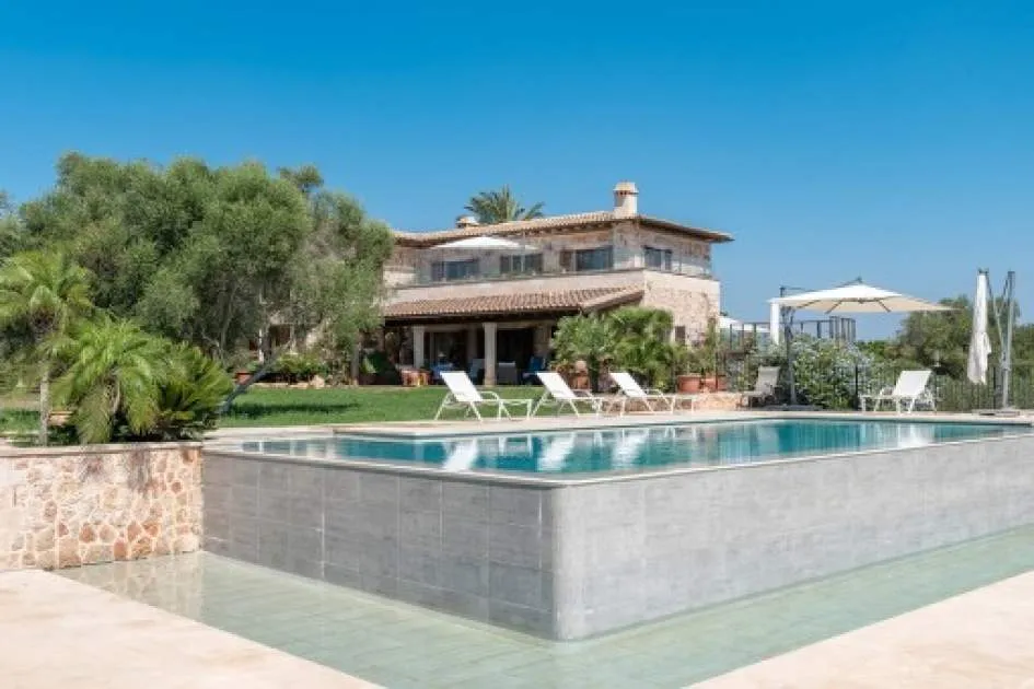 Sophisticated finca property in an exceptional location in Ses Salines