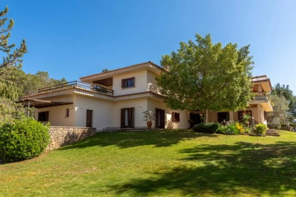 Fantastic villa in an absolute quiet and privileged location, close to Inca