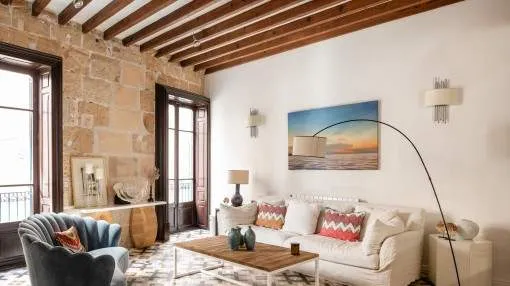 Very tastefully-renovated town-apartment in Palma
