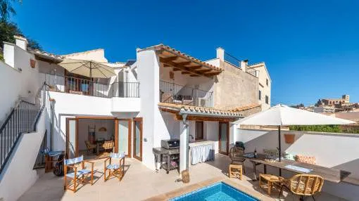 Wonderfully-renovated village-house in Selva with pool and sweeping views as far as the bay of Alcudia