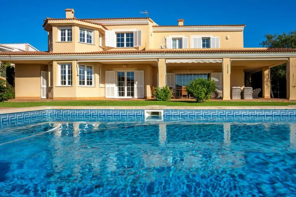 Elegant sea view villa in a tranquil location close to Maioris Golf