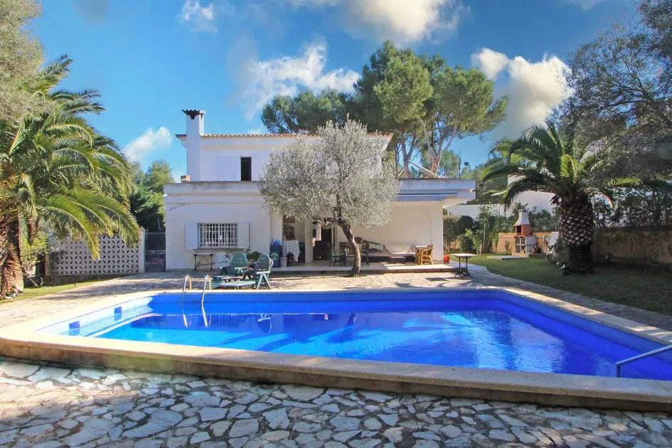 Mediterranean house close to harbour and golf course
