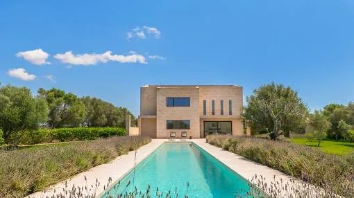 Bright designer house in quiet location
Bright designer house in quiet location
