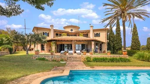 Finca with sea view and rental license
Finca with sea view and rental license