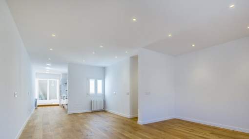 Renovated penthouse with large terraces
Renovated penthouse with large terraces
