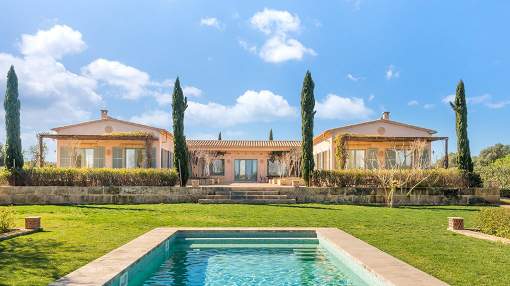 Modern finca, flooded with light and pool
Modern finca, flooded with light and pool