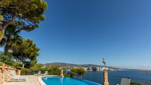 Seafront Apartment with sea access in Cala Vinyas
Seafront Apartment with sea access in Cala Vinyas