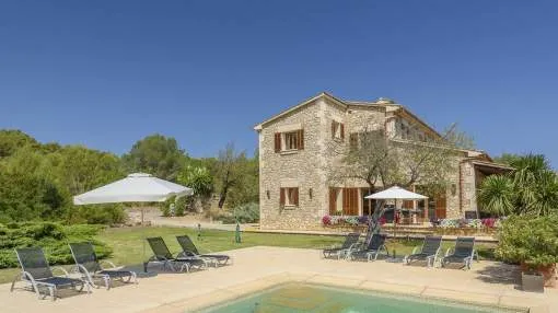 Gorgeous property with wonderful outdoor spaces and rental license for sale in Alcudia
Gorgeous property with wonderful outdoor spaces and rental license for sale in Alcudia