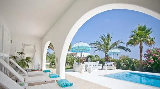 Precious Ibiza-style villa with lovely sea views in Sol de Mallorca
Precious Ibiza-style villa with lovely sea views in Sol de Mallorca