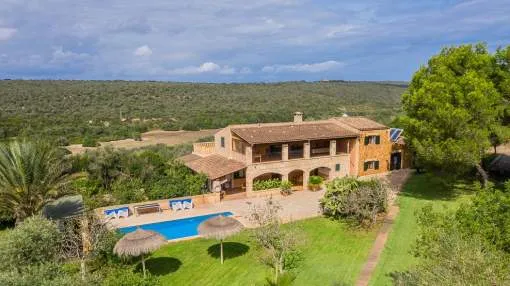 Finca Ensemble with panoramic views and rental license in Manacor
Finca Ensemble with panoramic views and rental license in Manacor