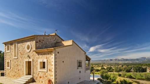 Holiday rental: Country house with beautiful open views and holiday rental licence in Llubí Holiday rental: Country house with beautiful open views and holiday rental licence in Llubí