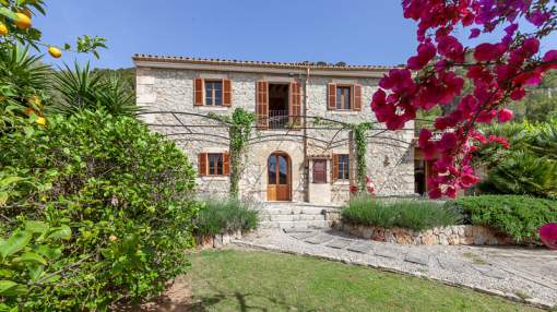 Mallorquin Finca with beautiful mountain views Mallorquin Finca with beautiful mountain views