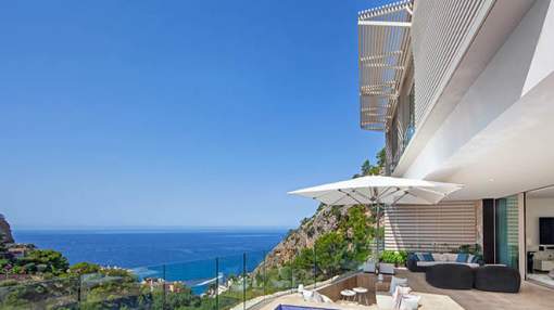 Luxurious semi-detached house with sea views Luxurious semi-detached house with sea views