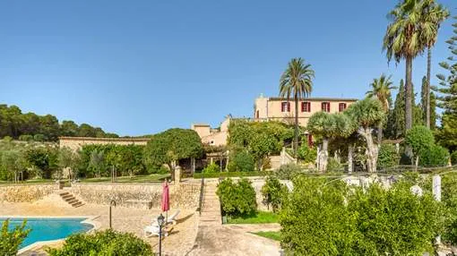 Spectacular manor of 18th century Spectacular manor of 18th century