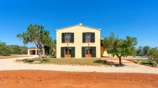 Traditional country mansion house in Santanyí with 4 bedrooms