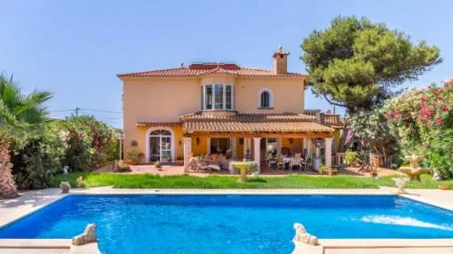 Luxury villa with sea view - in quiet zone