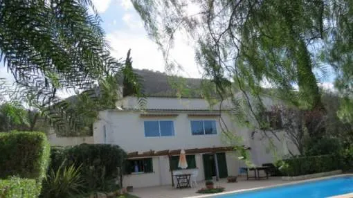 Country home with splendid views in elevated location Country home with splendid views in elevated location