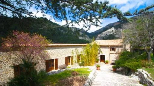Historic Tramuntana finca in a secluded location with 17.6 hectares of land