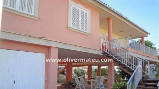 
                    VILLA WITH LARGE GARAGE 5 MINUTES FROM THE BEACH
                