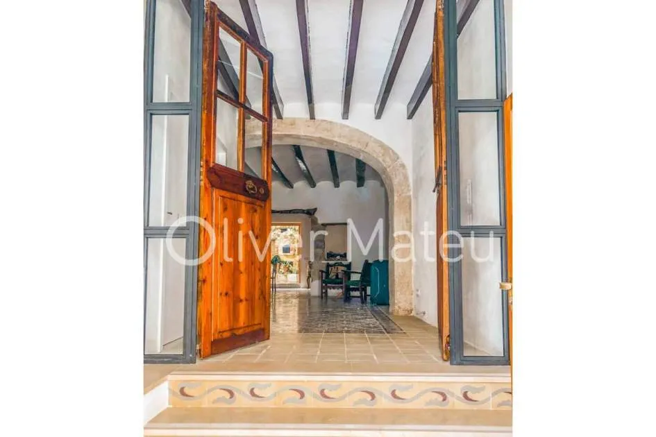 
                    STYLISH RENOVATED HOUSE IN BUNYOLA
                