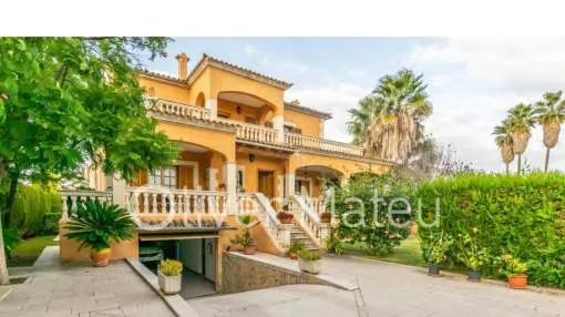 VILLA WITH GARDEN, POOL AND GARAGE
VILLA WITH GARDEN, POOL AND GARAGE