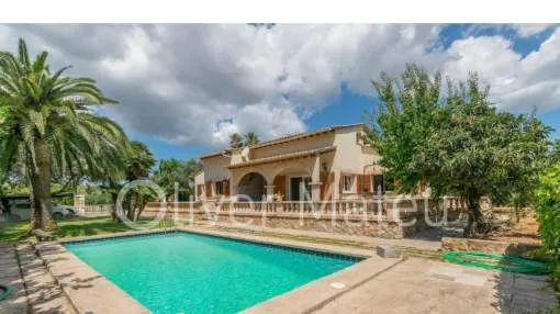 LARGE VILLA WITH POOL, GARAGE, GARDEN AND TREE ORCHARD
LARGE VILLA WITH POOL, GARAGE, GARDEN AND TREE ORCHARD