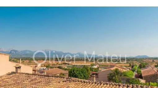 
                    MAJORCAN VILLAGE HOUSE, FULLY RENOVATED, WITH ROOFTOP TERRACE AND CELLAR
                