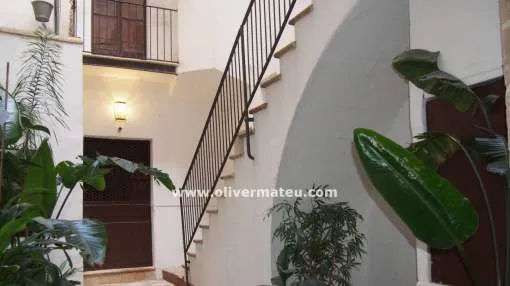 
                    APARTMENT WITH A LOT OF CHARM IN THE OLD TOWN
                