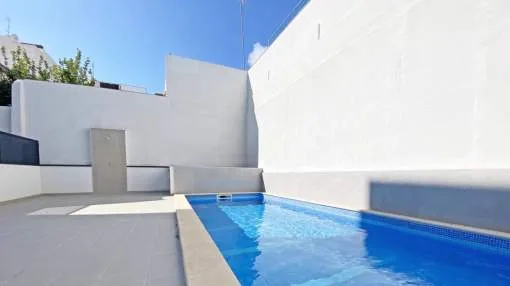 
                    BRAND NEW FLAT WITH SWIMMING POOL AND PARKING
                