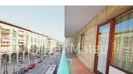 
                    STATELY FLAT IN AVENIDA JAIME III
                