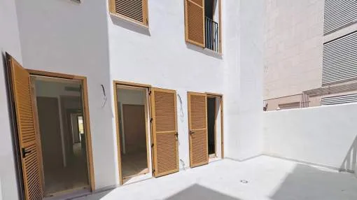 BRAND NEW GROUND FLOOR WITH PARKING AND TERRACE
BRAND NEW GROUND FLOOR WITH PARKING AND TERRACE