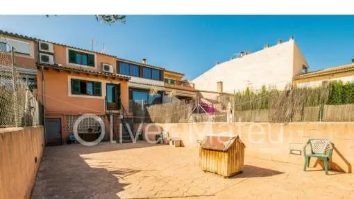 
                    TERRACED HOUSE WITH TERRACE AND GARAGE
                