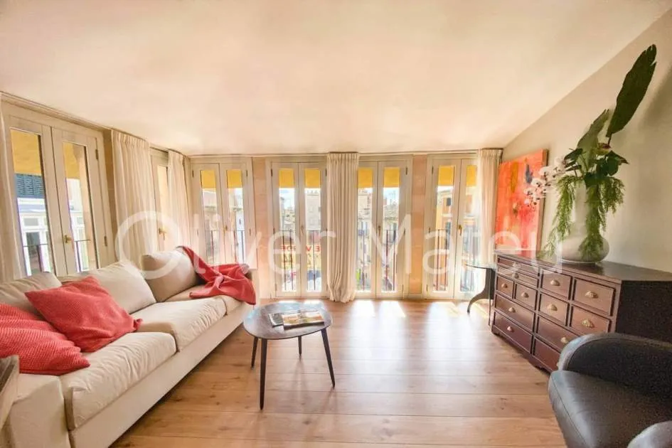 
                    PENTHOUSE FLAT IN THE HEART OF THE OLD TOWN WITH LIFT AND PARKING SPACE INCLUDED
                