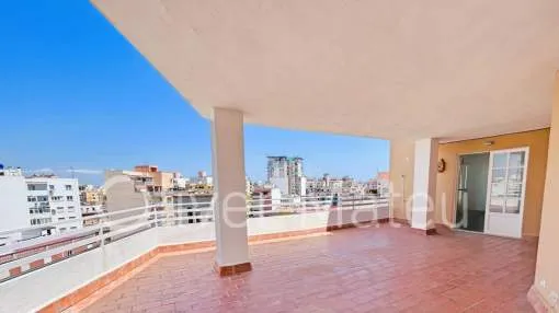 
                    CENTRALLY LOCATED PENTHOUSE WITH LARGE TERRACE
                