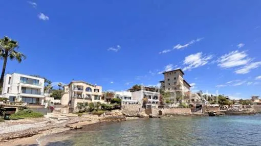 FLAT ON THE SEA FRONT WITH TERRACE AND PARKING
FLAT ON THE SEA FRONT WITH TERRACE AND PARKING