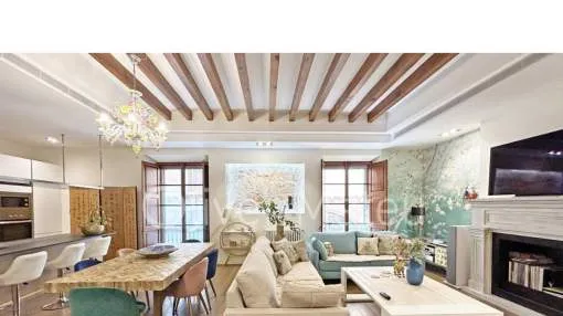 
                    LUXURY DUPLEX WITH PARKING AND ELEVATOR NEXT TO PALMA CATHEDRAL!
                