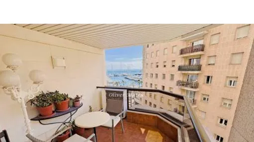 
                    APARTMENT ON THE SEAFRONT WITH SEA VIEWS
                