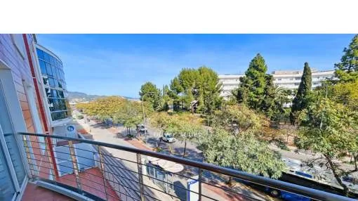 
                    RESIDENTIAL APARTMENT WITH 2 PARKING SPACES
                