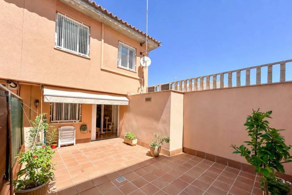 
                    TERRACED HOUSE WITH TERRACE AND GARAGE
                