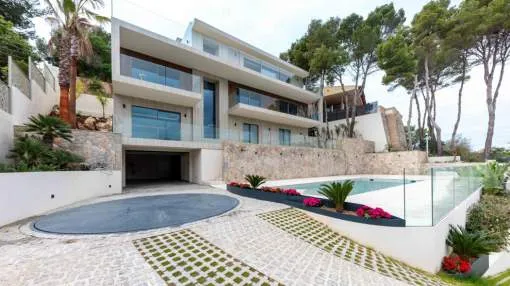 Luxury villa with sea views in Santa Ponsa