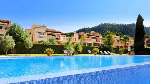 Elegant garden apartment in 1st line to the golf course of Santa Ponsa