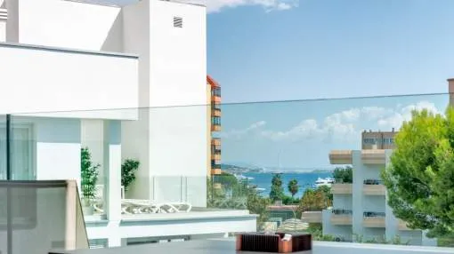 Elegant penthouse with sea view close to the beach in Palmanova