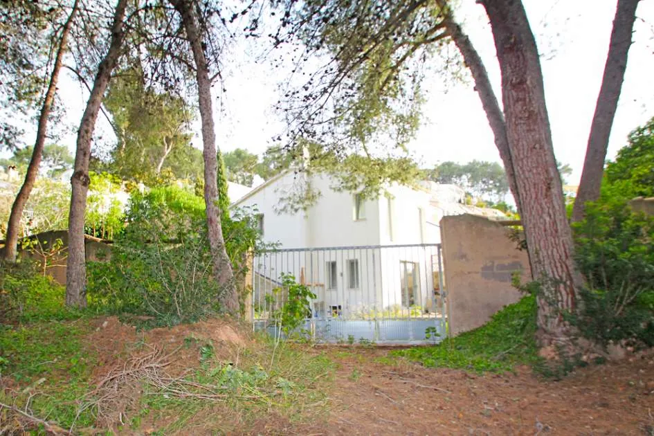 Semi-detached corner house with a garden in Costa de la Calma