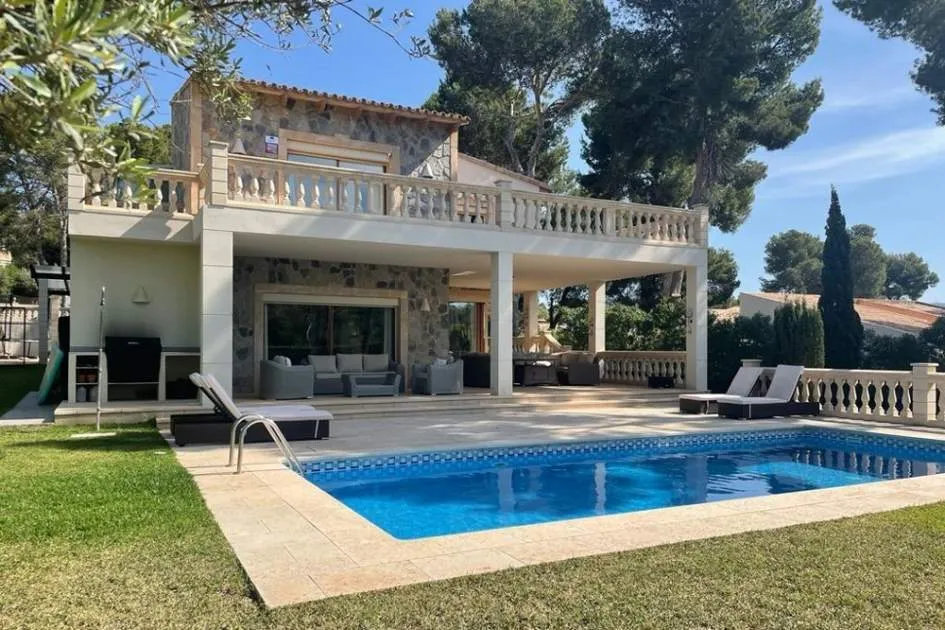 Beautiful villa with pool in Santa Ponsa