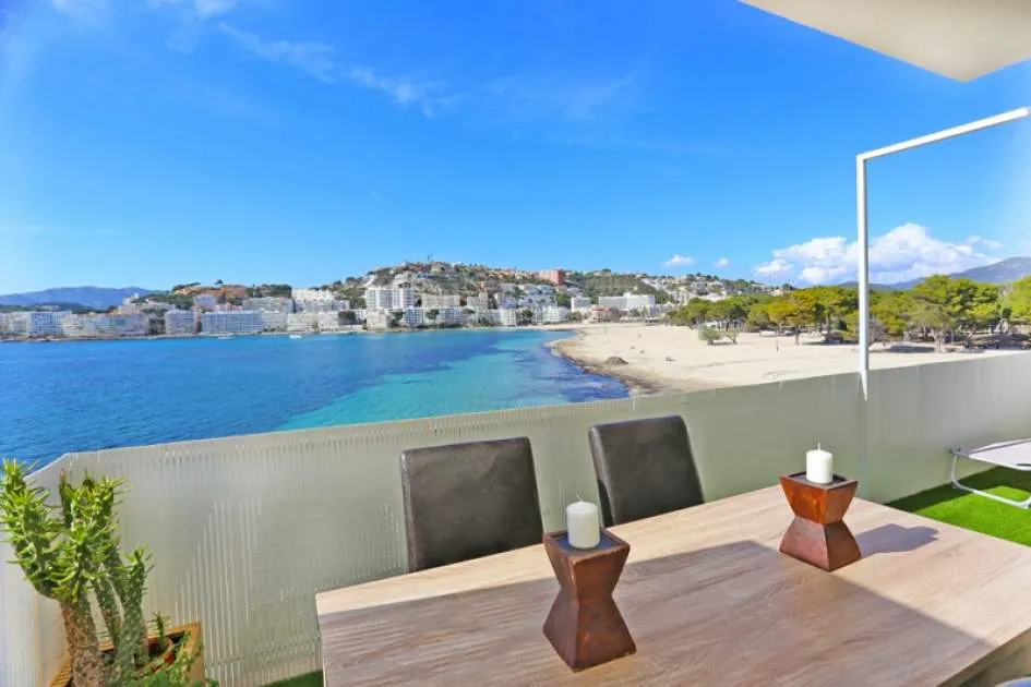 First line apartment with sea views in Santa Ponsa