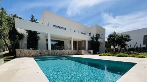 Luxury villa in sought-after location in Nova Santa Ponsa Luxury villa in sought-after location in Nova Santa Ponsa