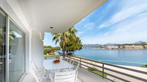 Beautiful front line apartment in Santa Ponsa.