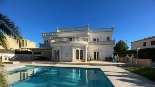 Luxury villa in Badia Blava